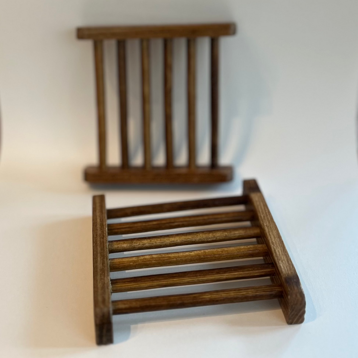 Sunny Soaps cadeauset met vier geurende zepen en praktische accessoires, ideaal als natuurlijk cadeau